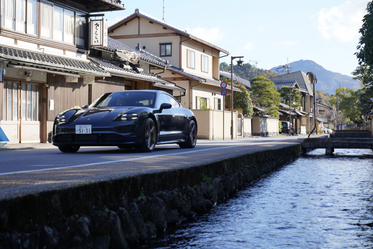 京都の街を走ってわかったポルシェ「タイカン ターボ」の新しい世界観