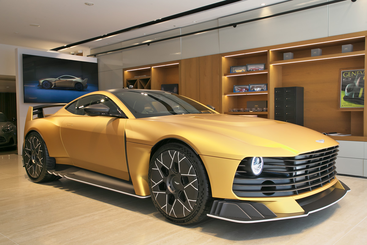 Q by Aston Martinが生み出した類い稀なスポーツモデル、アストンマーティン「ヴァリアント」