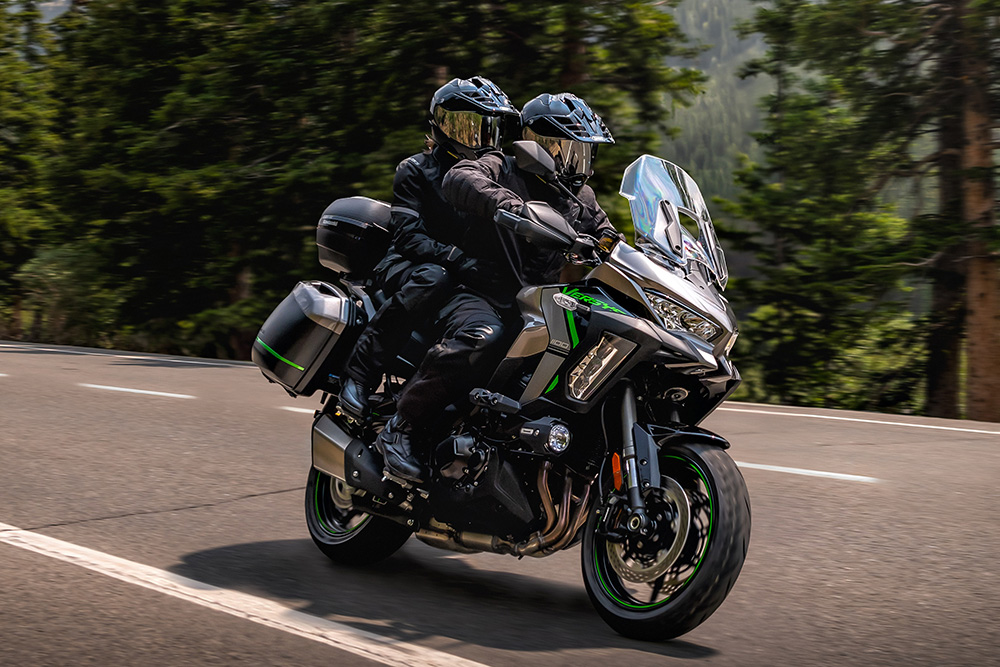 最高出力135PS、排気量1098ccを誇るカワサキのビッグツアラー「VERSYS 1100 SE」