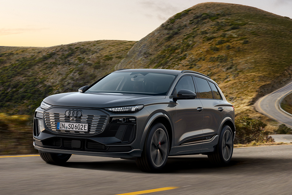 余裕たっぷり！航続距離672kmを誇るアウディのミッドサイズ電動SUV「Q6 e-tron」「SQ6 e-tron」