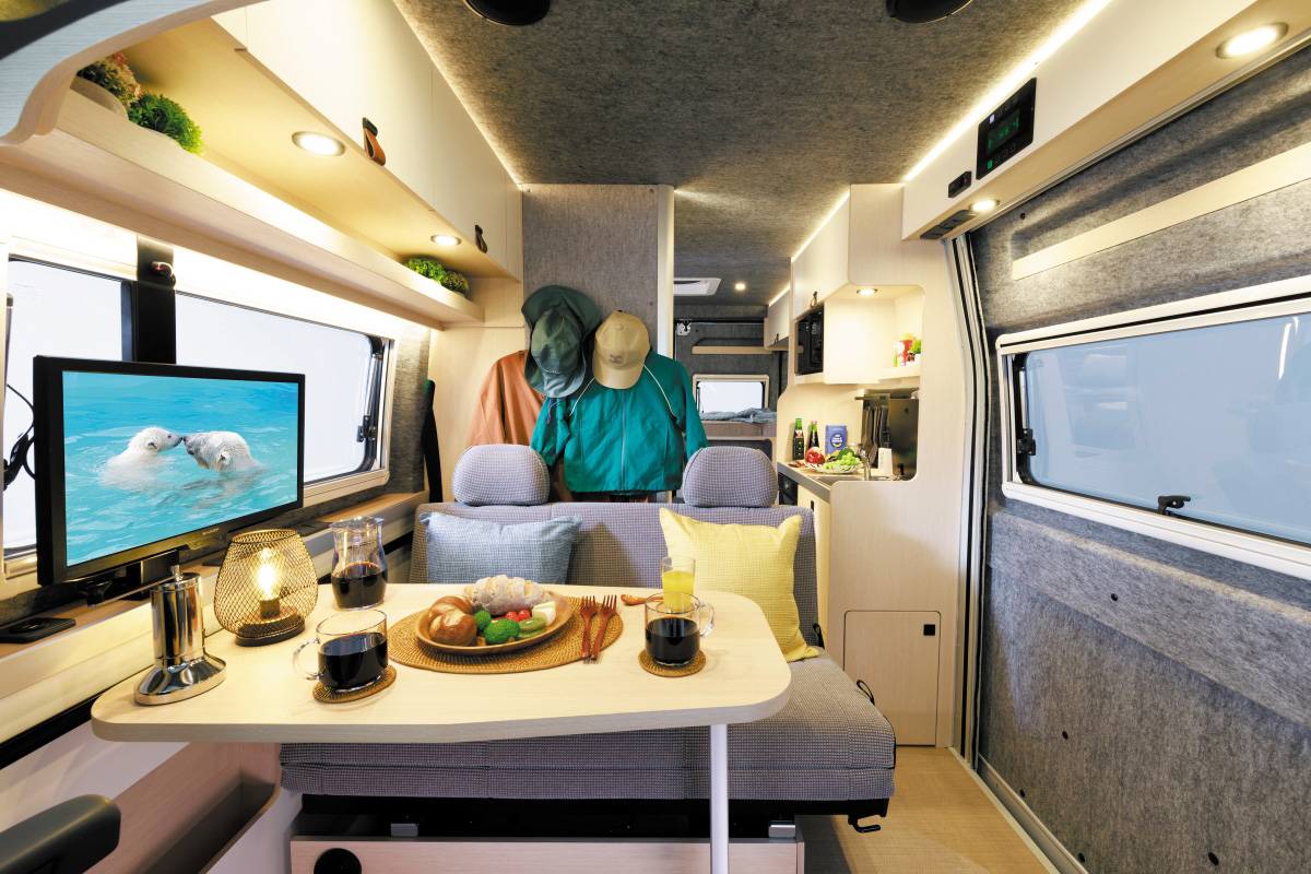 トイファクトリーがフィアットの商用バン「DUCATO」をベースにしたキャンピングカー「Brugge」を発売