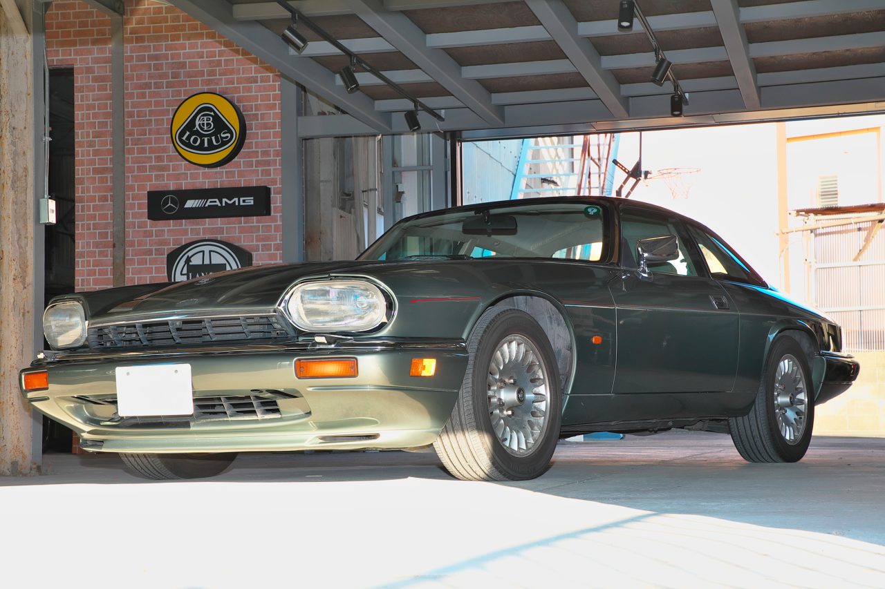 【愛車探訪】何年たっても流麗なスタイリングが魅力のジャガー「XJS V12クーペ」