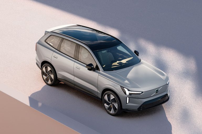 航続距離は650km！ボルボが7シーターのフラッグシップ電動SUV「EX90」を発売