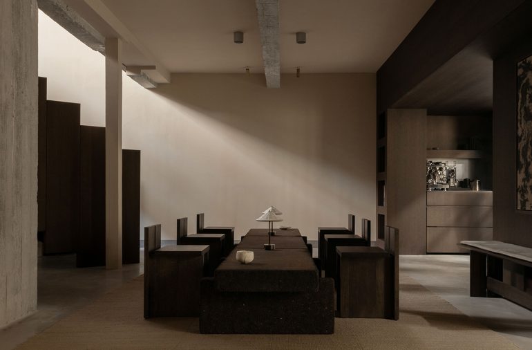 空間から考える家具ブランドKarimoku Caseの音楽と建築と家具が一体になったCASE 13「Dynaudio Lounge」